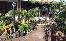 Apartamento tranquilo en una casa con jardín